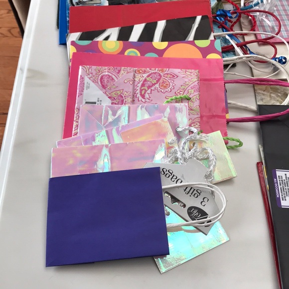 Lot of Assorted Gift Bags - Picture 5 of 8